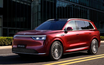 鸿蒙智行回应辅助驾驶测试血战到底争议 晒出2025上半年成绩单