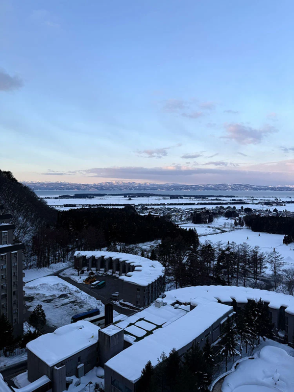 ChatGPT 猜出这张照片的位置时非常正确,这张照片拍摄于日本福岛县猪苗代湖附近的磐梯山山坡上 ChatGPT 猜出这张照片的位置时非常正确,这张照片拍摄于日本福岛县猪苗代湖附近的磐梯山山坡上