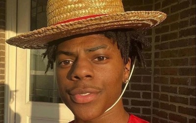 甲亢哥还在用华为三折叠手机！直播熟练使用分屏功能