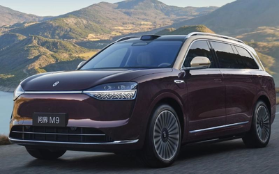 华为乾崑ADS智驾最新数据曝光：活跃用户数已达70万