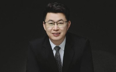 荣耀前（牛牛群）CMO姜海荣晒深蓝工牌 董事长邓承浩发文祝贺