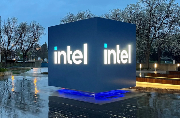 英伟达投资50亿美元与英特尔达成合作 后者股价暴涨 英伟达投资50亿美元与英特尔达成合作 后者股价暴涨