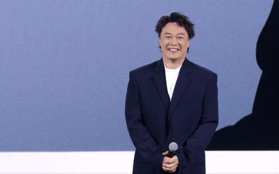 陈奕迅现身REDMI新（牛牛群）品发布会 新版《K歌之王》现场首发