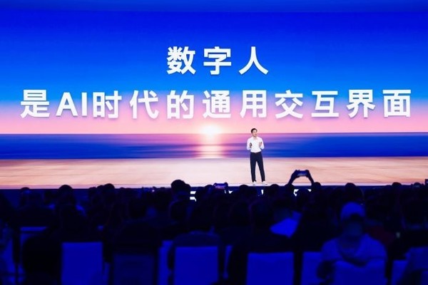 百度李彦宏:内化AI能力让智能不再是成本而是生产力 百度李彦宏:内化AI能力让智能不再是成本而是生产力