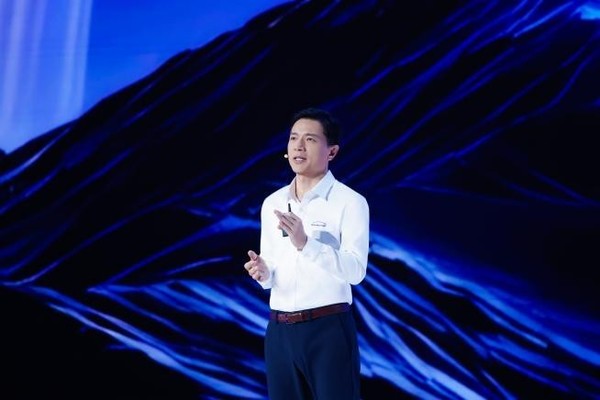 百度李彦宏:内化AI能力让智能不再是成本而是生产力 百度李彦宏:内化AI能力让智能不再是成本而是生产力